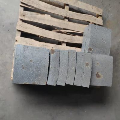 Vervaardiging op maat van vuurvaste zwarte siliciumcarbideplaten voor hoge temperatuurovens