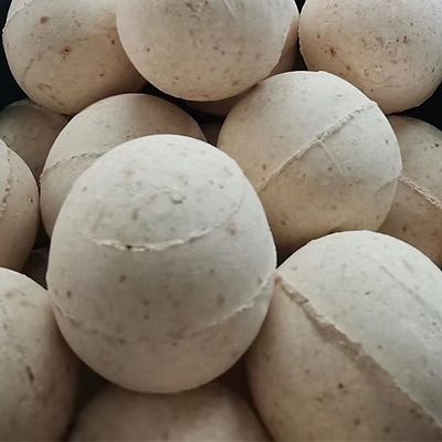 10,2% MgO-gehalte Aluminie vuurvaste bal voor industriële ovens en warme hoogkookplaten