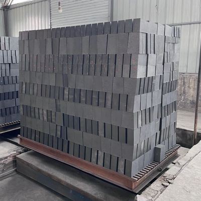 Magnesia Carbon Brick Composite Refractory met Decoiling Processing Service in zwart